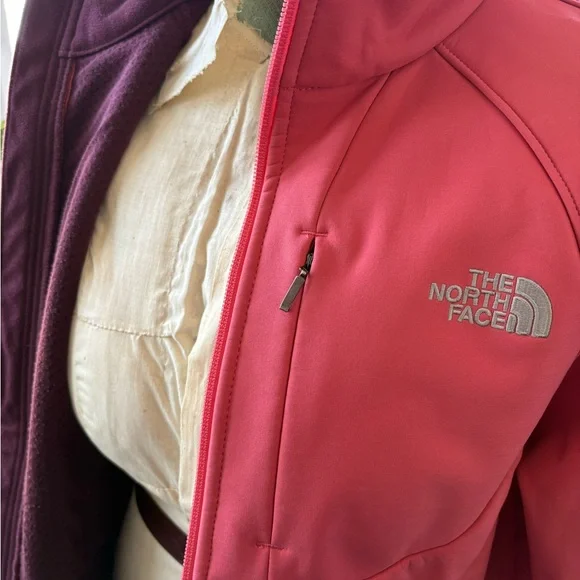 The North Face Women's Raspberry-Red Softshell Utility Jacket - Picture 8 of 9